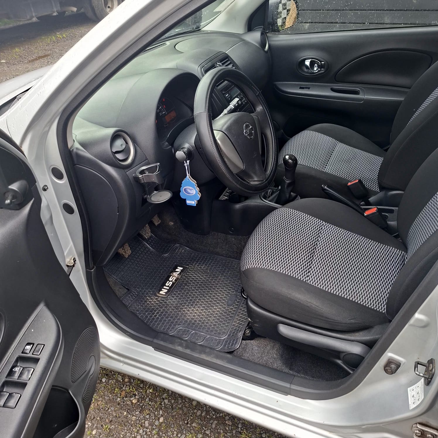 Nissan March Sport 1.6 Drive – — foto 5 de 11