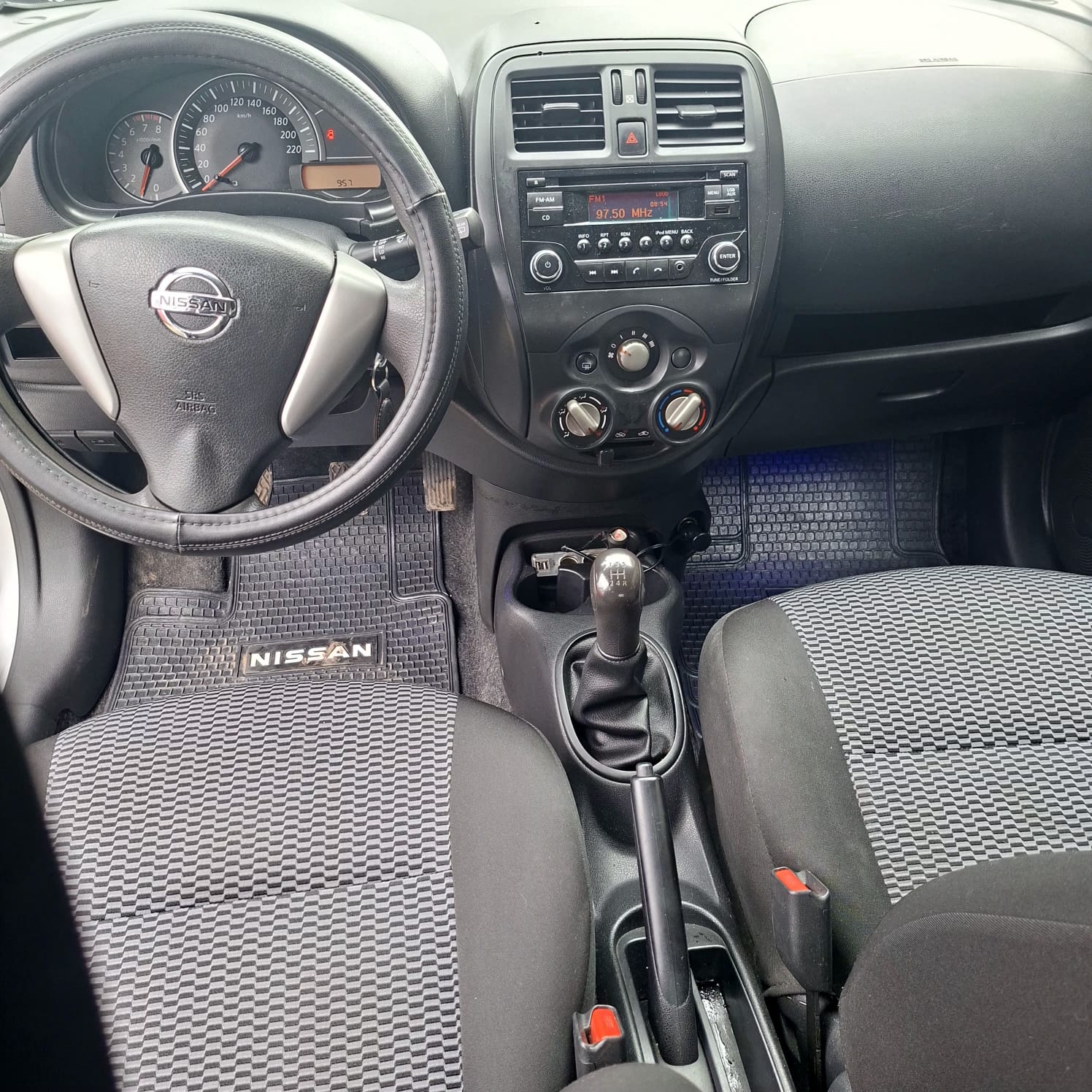 Nissan March Sport 1.6 Drive – — foto 8 de 11